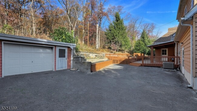 Building Photo - 89 East Dr