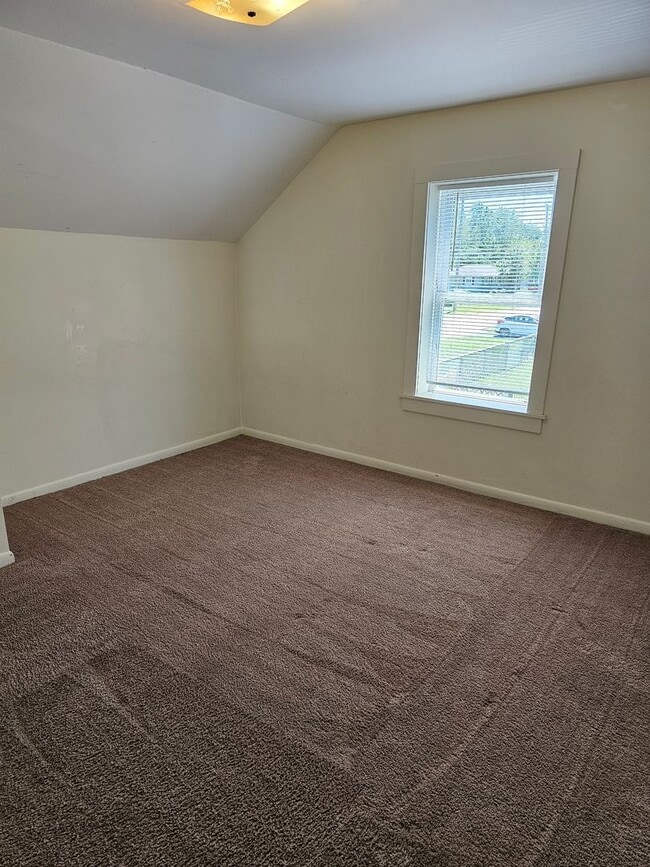 Building Photo - Two Bedroom One Bath House in Portage