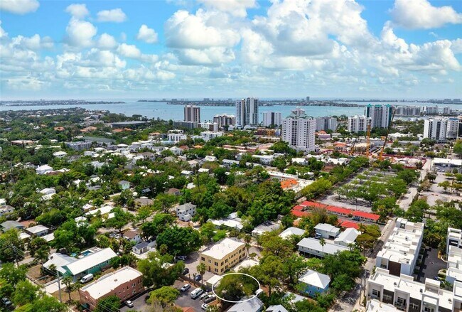 Building Photo - 325 Ohio Pl