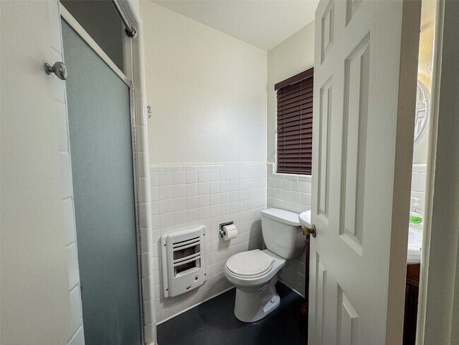 Building Photo - 3263 Bilglade Rd