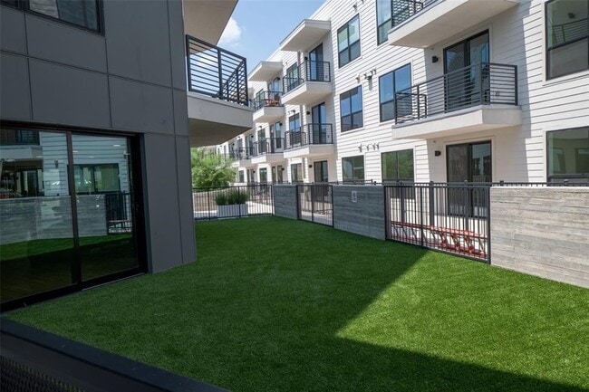 Building Photo - 1701 Simond Ave Ave