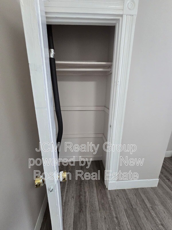 Building Photo - 5 Union Ave