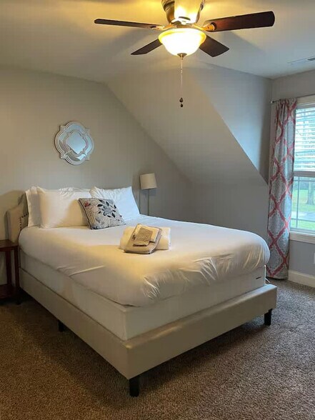 Building Photo - 206 E St