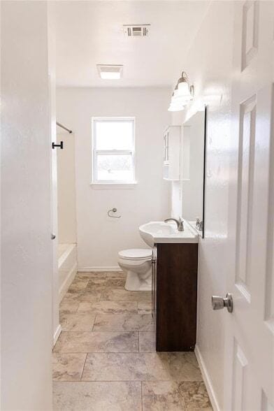 Building Photo - 915 E Perkins Ave