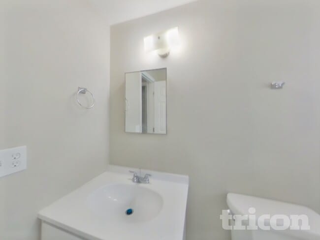 Building Photo - 1720 Monterey Way