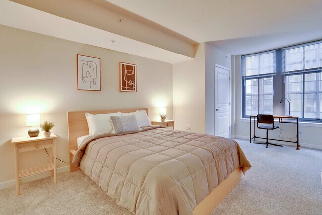 Building Photo - 550 14th St S