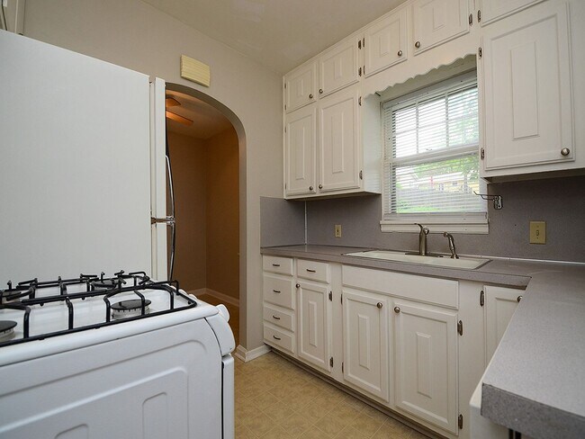 Building Photo - 2108 S 46th St