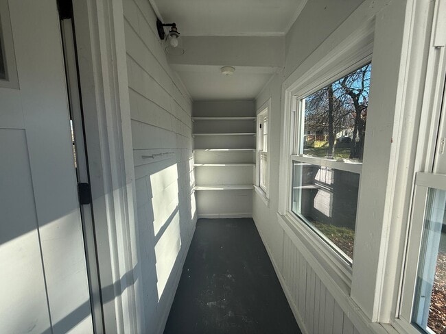 Building Photo - Newly Renovated Single Family in West Haven! Central A/C!