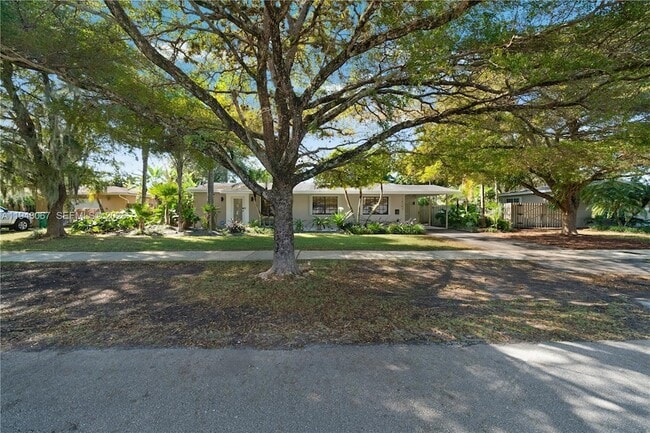 Building Photo - 16102 SW 98th Ave