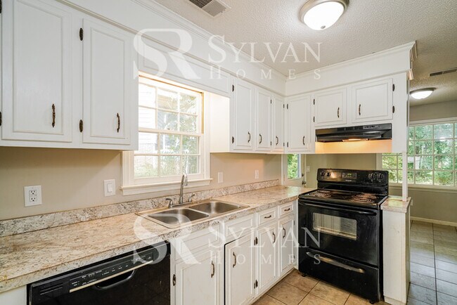 Building Photo - Feel welcome in this well-maintained 4BR 2...