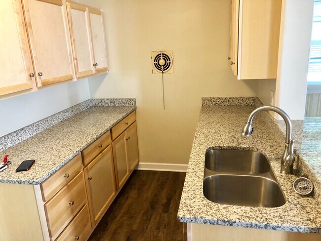 Building Photo - 3 BR close to Linley Park and Arboretum