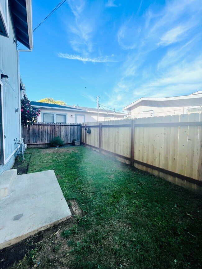 Building Photo - 793