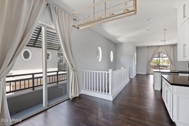 Building Photo - 6565 E Thomas Rd