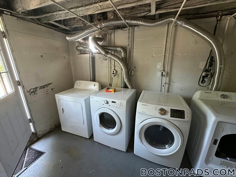 Building Photo - 1145 Boylston St