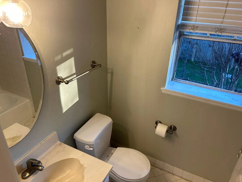 Building Photo - 3024 S Buchanan St