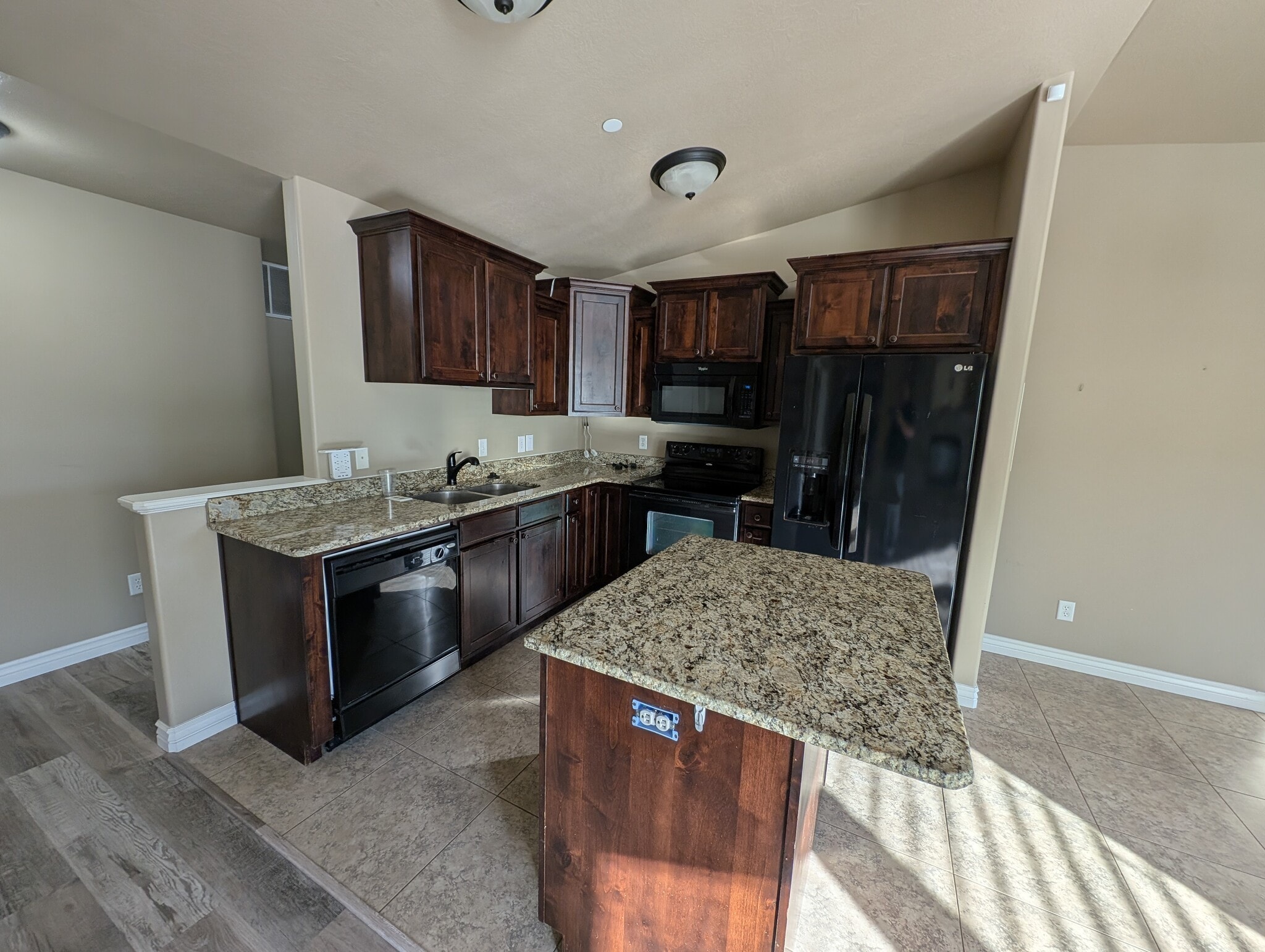 Kitchen - 909 S Main St