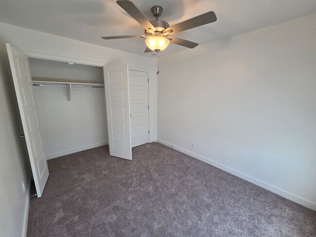 Building Photo - 1471 E White Desert Dr