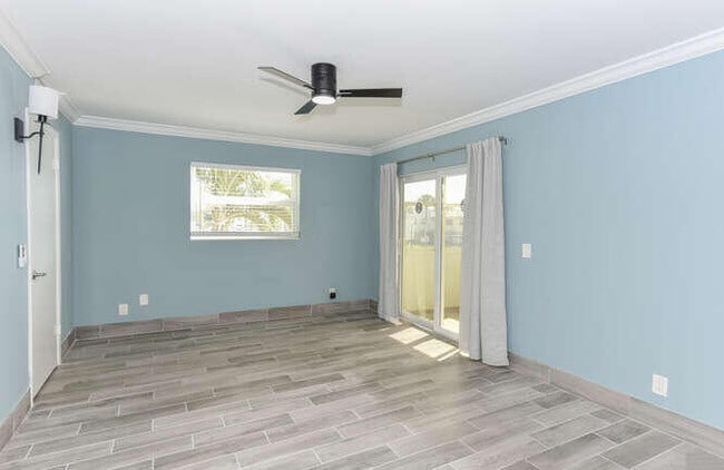 Building Photo - 864 Normandy R