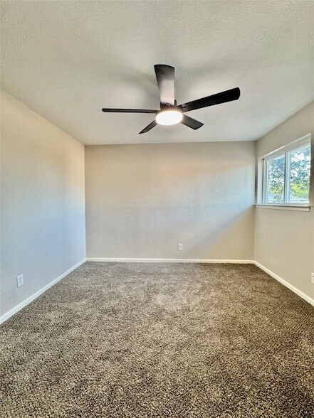 Building Photo - 734 Ticonderoga Dr