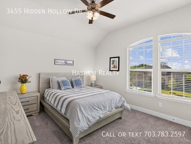 Building Photo - 3455 Hidden Holw Dr