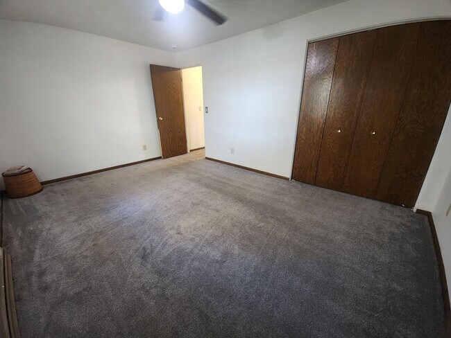 Building Photo - 706-708 N. Hawthorne Dr.