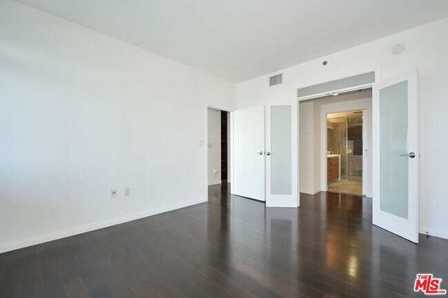 Building Photo - 3785 Wilshire Blvd