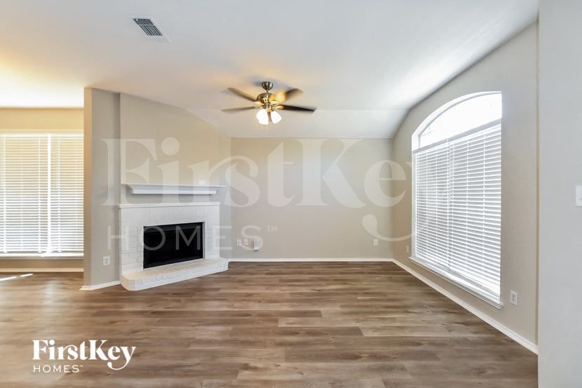 Building Photo - 1519 Cedarcrest Cir