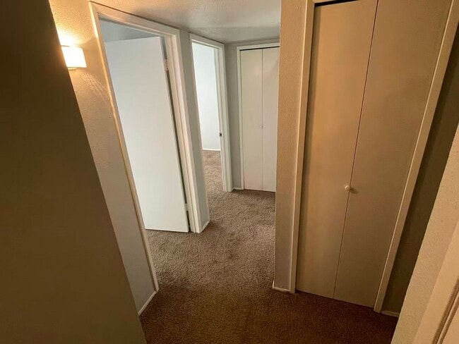 Building Photo - Beautiful 4 Bedroom For Rent!