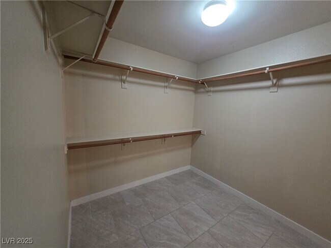 Building Photo - 909 E Malibu Sands Ave