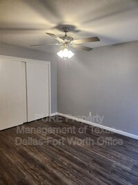 Building Photo - 806 Castleglen Dr