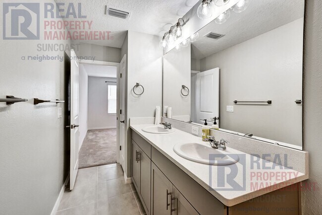 Building Photo - 8937 Daybreak St