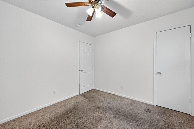 Building Photo - 19439 Hillside Springs Cir