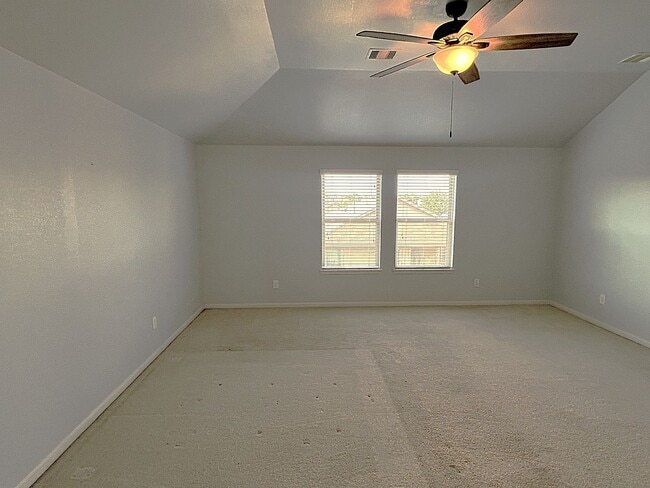Building Photo - Spacious Four Bedroom Home Conveniently Located in Carpenters Landing