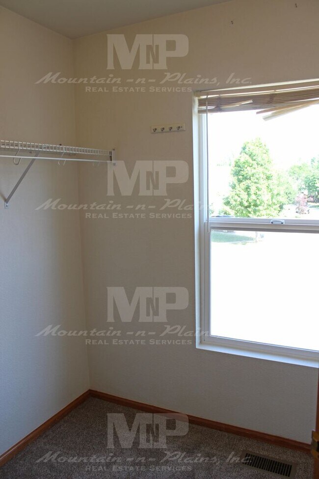 Building Photo - 303 Plowman Ct