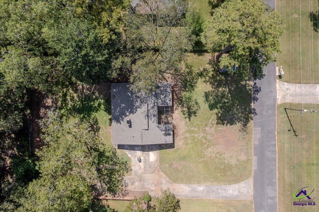 Building Photo - 410 Hardeman Ave