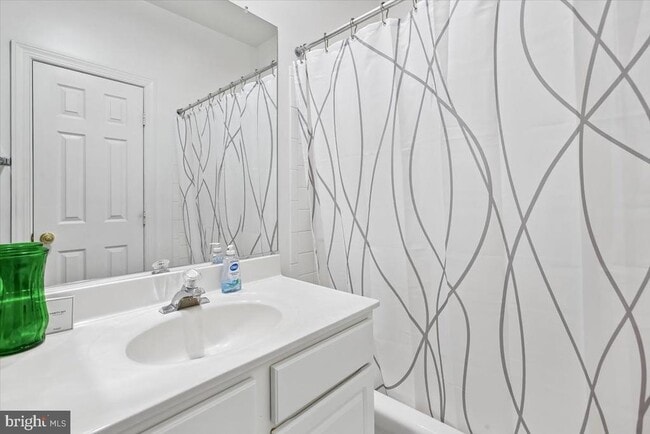 Building Photo - 1053 N Stuart St