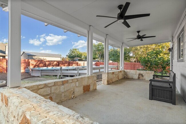 Building Photo - 1801 Broken Shoe Cove