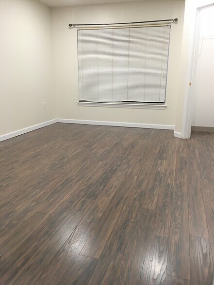 Building Photo - 100 Mill St