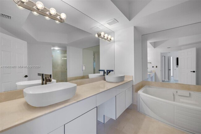 Building Photo - 3200 N Ocean Blvd