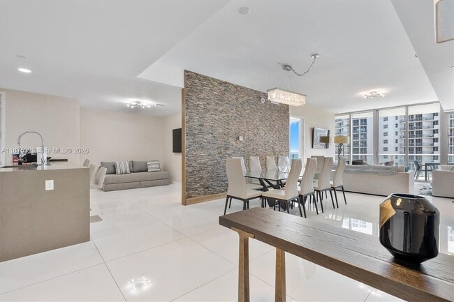 Building Photo - 17475 Collins Ave