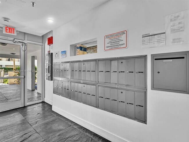 Building Photo - 1300 Alton Rd
