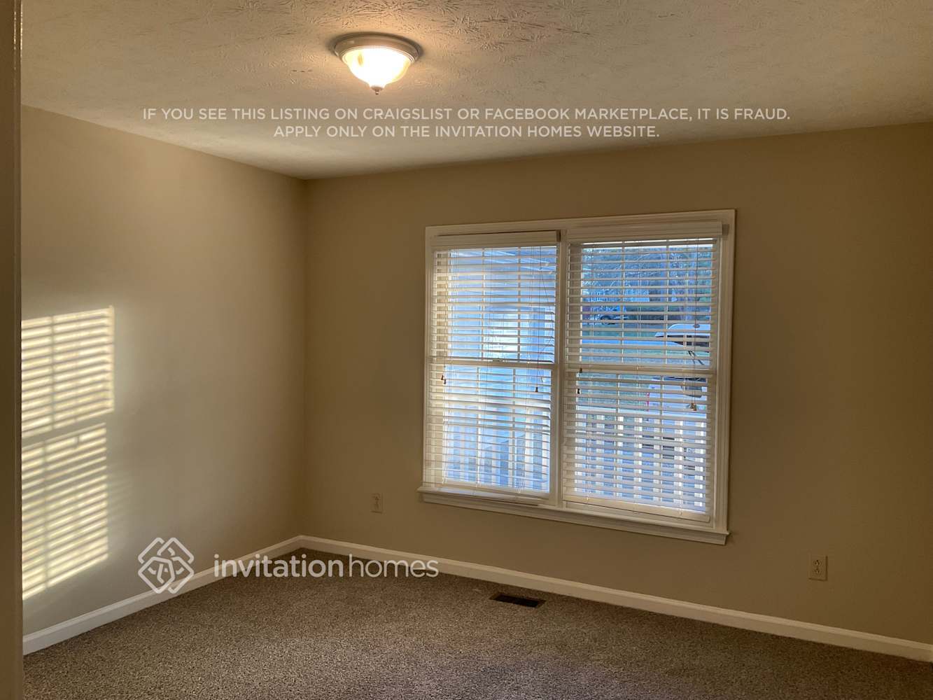 Building Photo - 2355 Huntington Dr