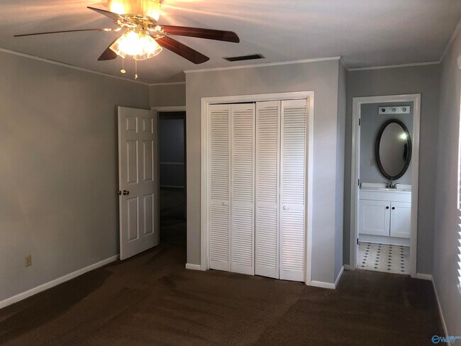 Building Photo - 5642 Chickasaw Dr