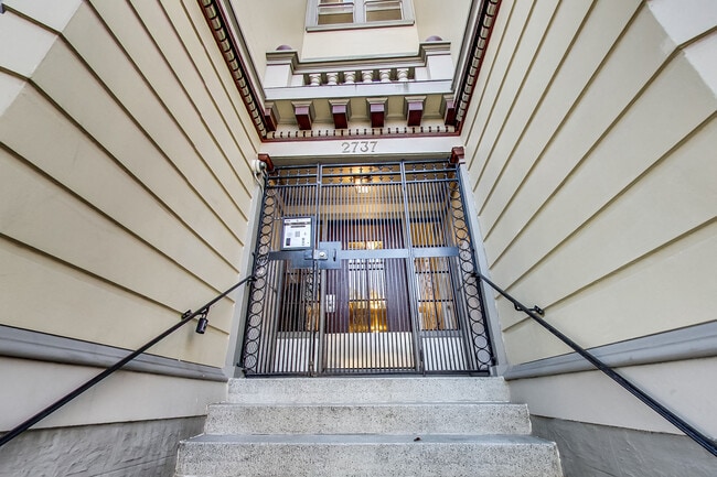 Building Photo - 2737 Sutter