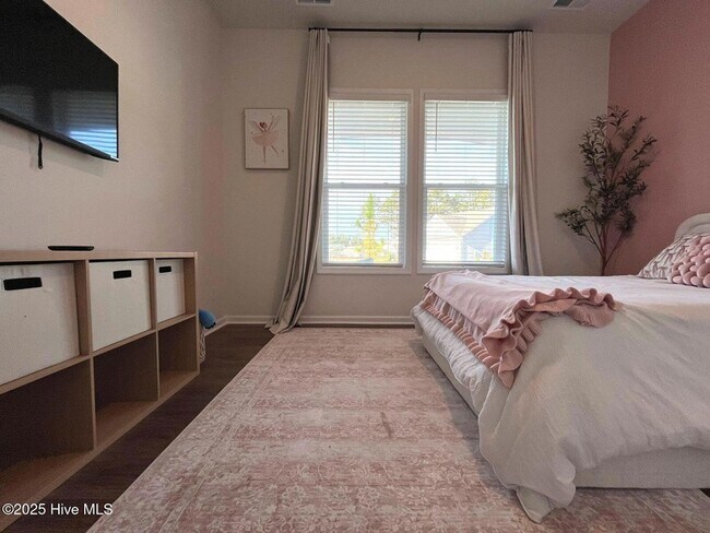 Building Photo - 742 Carnegie court