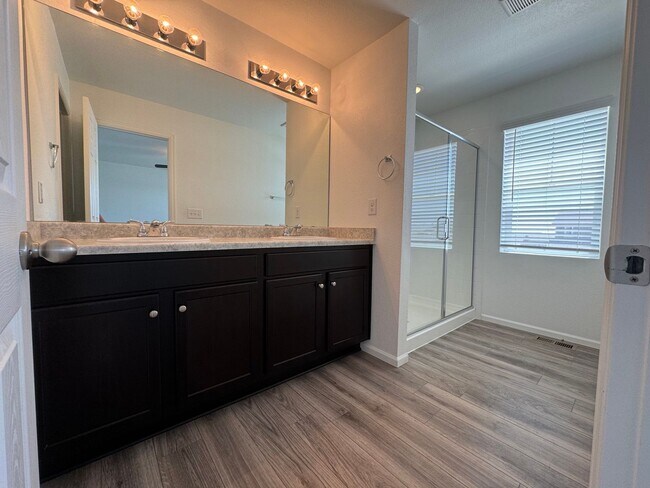Building Photo - Newer 3 Bedroom plus loft in Paint Brush Hills