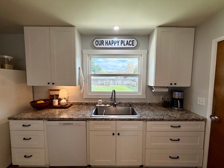 Building Photo - 227 Randolph Way