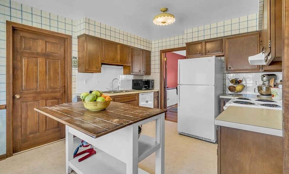 Building Photo - 561 Summit Ridge Dr