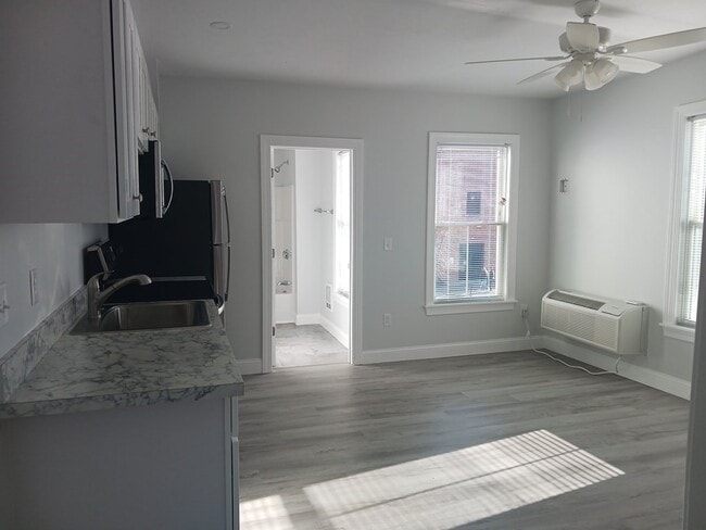 Building Photo - 11 S Park Ave