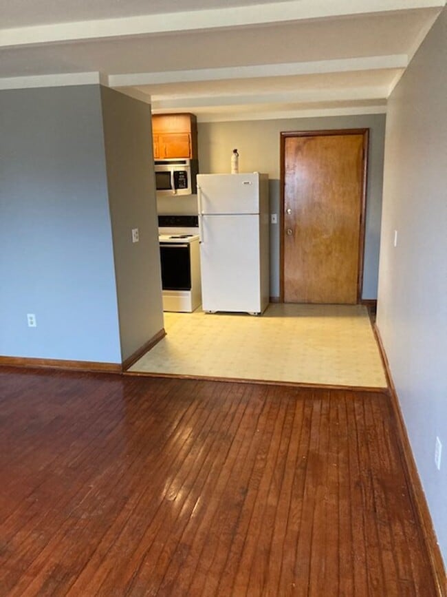 Building Photo - 100 Old Ithaca Rd